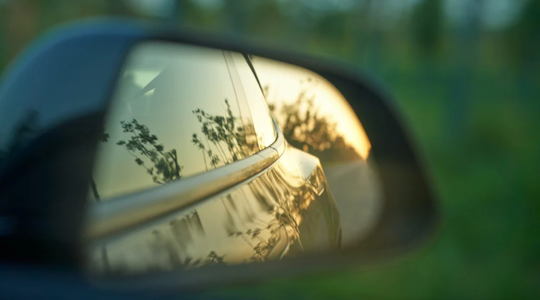 Ultimate Guide to Eco-Friendly Car Accessories: Spotlight on Electric Car Mirrors